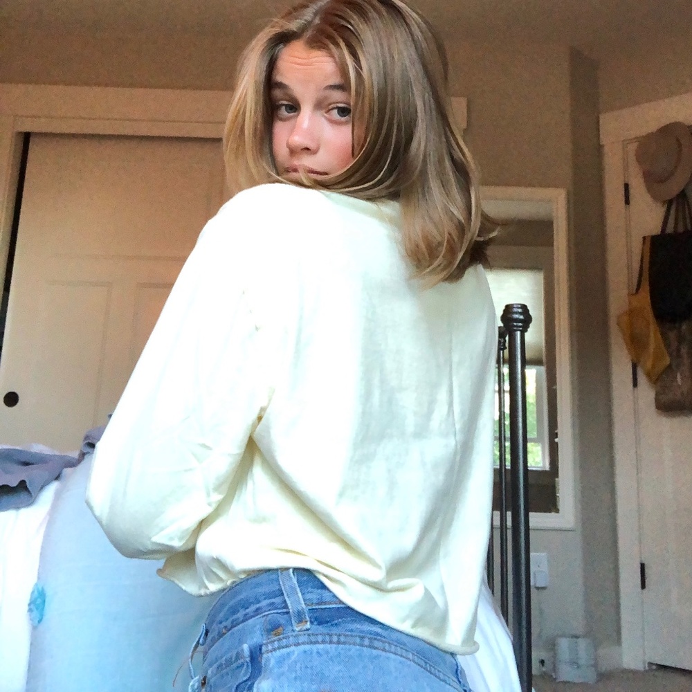 Aritzia TNA Tour Cropped Longsleeve Cropped shirt - Picture 4 of 5